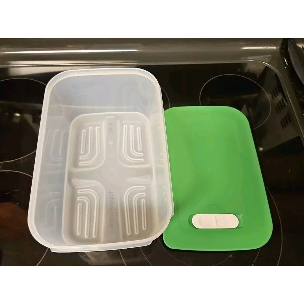 Tupperware FridgeSmart Medium Deep Container 1 Gal. Fruit & Veg Keeper Green